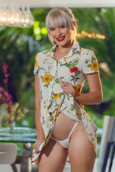 Jessie Saint sex image